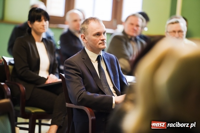 Zdjęcie w galerii na portalu naszraciborz.pl: Trzeba eliminować urzędniczą zarazę, czyli o budowaniu konkurencyjności miasta na I Forum Gospodarczym w Raciborzu wiadomości z regionu