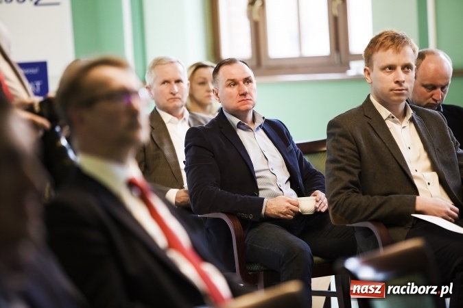 Zdjęcie w galerii na portalu naszraciborz.pl: Trzeba eliminować urzędniczą zarazę, czyli o budowaniu konkurencyjności miasta na I Forum Gospodarczym w Raciborzu wiadomości z regionu