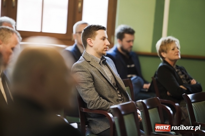 Zdjęcie w galerii na portalu naszraciborz.pl: Trzeba eliminować urzędniczą zarazę, czyli o budowaniu konkurencyjności miasta na I Forum Gospodarczym w Raciborzu wiadomości z regionu