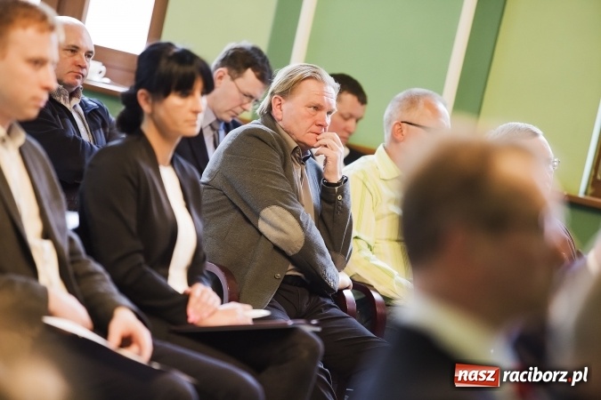 Zdjęcie w galerii na portalu naszraciborz.pl: Trzeba eliminować urzędniczą zarazę, czyli o budowaniu konkurencyjności miasta na I Forum Gospodarczym w Raciborzu wiadomości z regionu