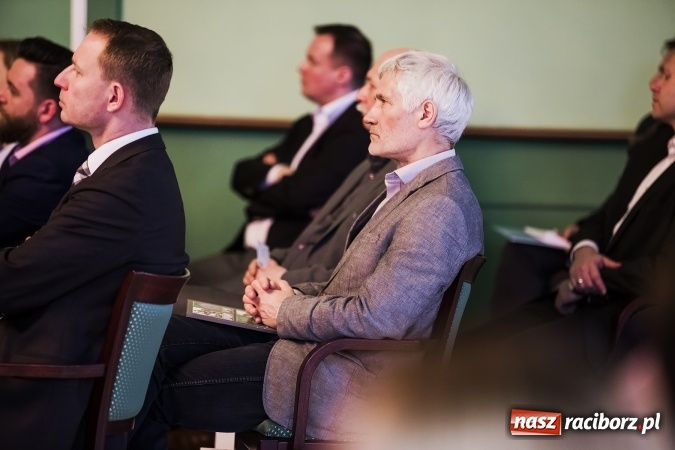 Zdjęcie w galerii na portalu naszraciborz.pl: Trzeba eliminować urzędniczą zarazę, czyli o budowaniu konkurencyjności miasta na I Forum Gospodarczym w Raciborzu wiadomości z regionu