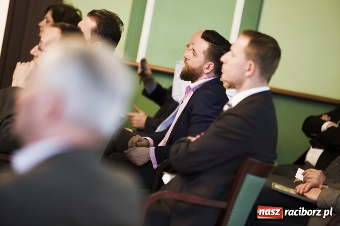 Zdjęcie w galerii na portalu naszraciborz.pl: Trzeba eliminować urzędniczą zarazę, czyli o budowaniu konkurencyjności miasta na I Forum Gospodarczym w Raciborzu wiadomości z regionu