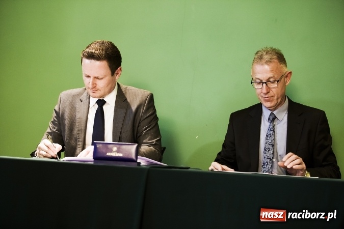 Zdjęcie w galerii na portalu naszraciborz.pl: Trzeba eliminować urzędniczą zarazę, czyli o budowaniu konkurencyjności miasta na I Forum Gospodarczym w Raciborzu wiadomości z regionu