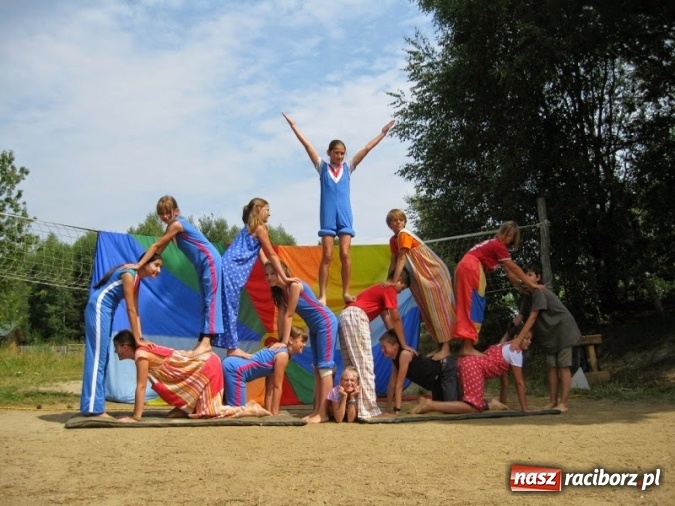 Zdjęcie w galerii na portalu naszraciborz.pl: ADAPCIAK 2016... ruszyły zapisy na kultowy obóz ze sztuką i przygodą! wiadomości z regionu