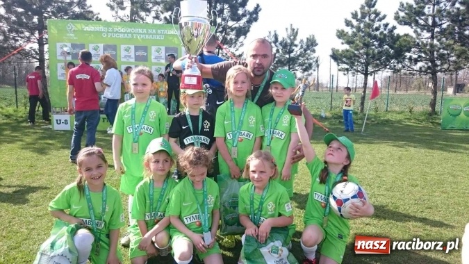 Zdjęcie w galerii na portalu naszraciborz.pl: Najmłodsze piłkarki z Pawłowa wicemistrzyniami Śląska wiadomości z regionu