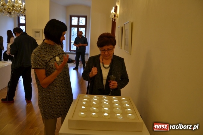 Zdjęcie w galerii na portalu naszraciborz.pl: PALIMPSESTY - wernisaż prac Joanny Apanowicz na zamku wiadomości z regionu