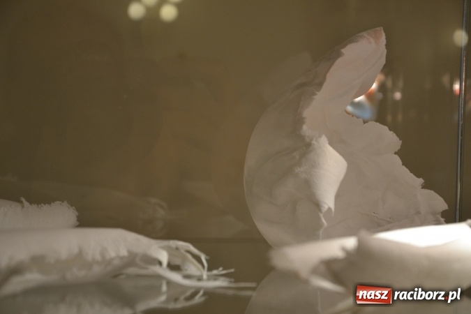 Zdjęcie w galerii na portalu naszraciborz.pl: PALIMPSESTY - wernisaż prac Joanny Apanowicz na zamku wiadomości z regionu