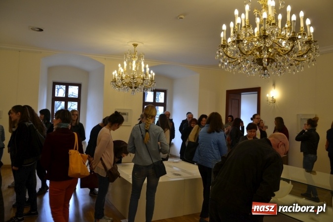 Zdjęcie w galerii na portalu naszraciborz.pl: PALIMPSESTY - wernisaż prac Joanny Apanowicz na zamku wiadomości z regionu