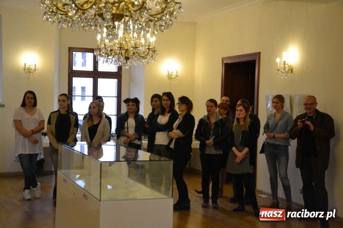 Zdjęcie w galerii na portalu naszraciborz.pl: PALIMPSESTY - wernisaż prac Joanny Apanowicz na zamku wiadomości z regionu