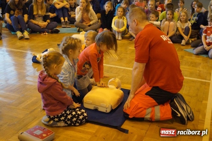 Zdjęcie w galerii na portalu naszraciborz.pl: Uczniowie Zespołu Szkolno-Przedszkolnego nr 1 uczyli się ratować wiadomości z regionu