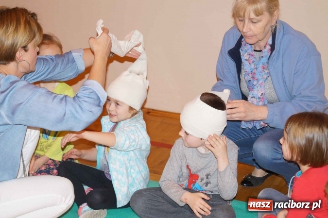 Zdjęcie w galerii na portalu naszraciborz.pl: Uczniowie Zespołu Szkolno-Przedszkolnego nr 1 uczyli się ratować wiadomości z regionu