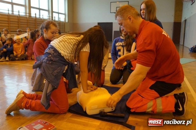 Zdjęcie w galerii na portalu naszraciborz.pl: Uczniowie Zespołu Szkolno-Przedszkolnego nr 1 uczyli się ratować wiadomości z regionu