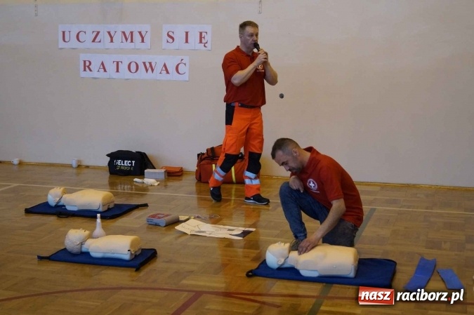 Zdjęcie w galerii na portalu naszraciborz.pl: Uczniowie Zespołu Szkolno-Przedszkolnego nr 1 uczyli się ratować wiadomości z regionu