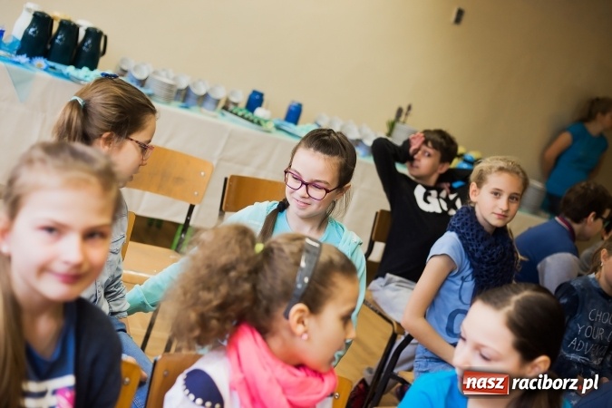 Zdjęcie w galerii na portalu naszraciborz.pl: SP 1. Obchody Dnia Świadomości Autyzmu wiadomości z regionu