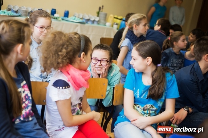 Zdjęcie w galerii na portalu naszraciborz.pl: SP 1. Obchody Dnia Świadomości Autyzmu wiadomości z regionu