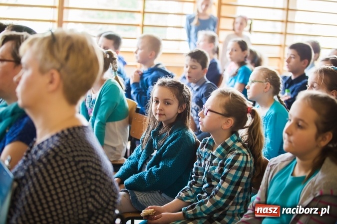Zdjęcie w galerii na portalu naszraciborz.pl: SP 1. Obchody Dnia Świadomości Autyzmu wiadomości z regionu