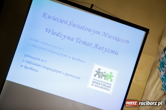 Zdjęcie w galerii na portalu naszraciborz.pl: SP 1. Obchody Dnia Świadomości Autyzmu wiadomości z regionu