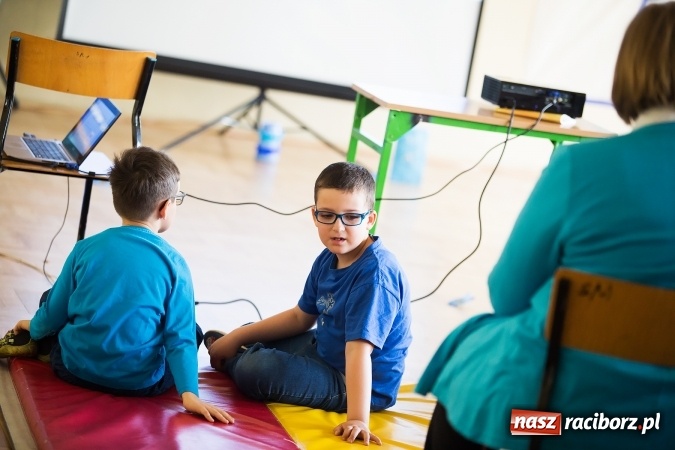 Zdjęcie w galerii na portalu naszraciborz.pl: SP 1. Obchody Dnia Świadomości Autyzmu wiadomości z regionu