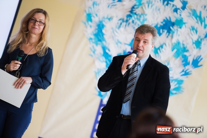 Zdjęcie w galerii na portalu naszraciborz.pl: SP 1. Obchody Dnia Świadomości Autyzmu wiadomości z regionu