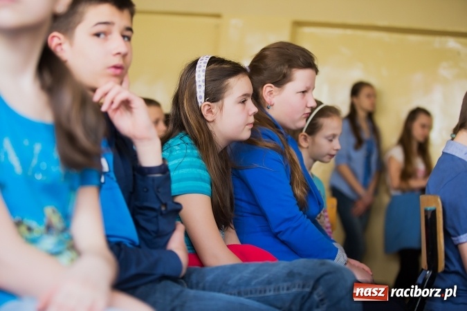 Zdjęcie w galerii na portalu naszraciborz.pl: SP 1. Obchody Dnia Świadomości Autyzmu wiadomości z regionu