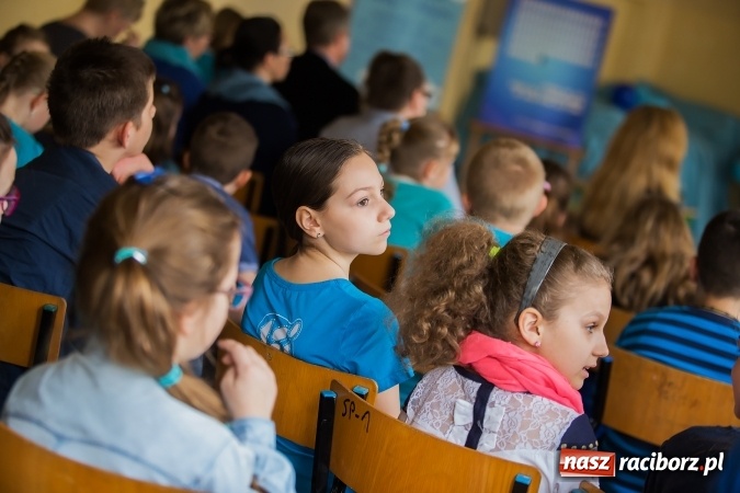Zdjęcie w galerii na portalu naszraciborz.pl: SP 1. Obchody Dnia Świadomości Autyzmu wiadomości z regionu