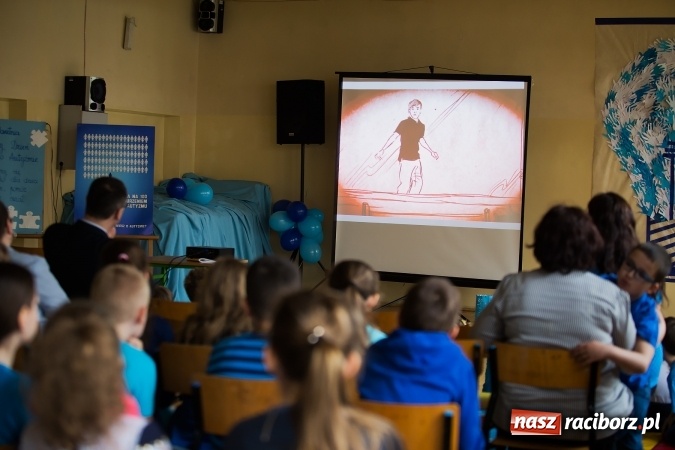 Zdjęcie w galerii na portalu naszraciborz.pl: SP 1. Obchody Dnia Świadomości Autyzmu wiadomości z regionu