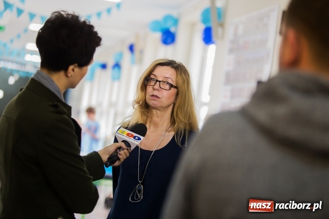 Zdjęcie w galerii na portalu naszraciborz.pl: SP 1. Obchody Dnia Świadomości Autyzmu wiadomości z regionu