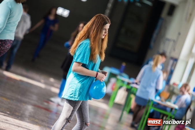 Zdjęcie w galerii na portalu naszraciborz.pl: SP 1. Obchody Dnia Świadomości Autyzmu wiadomości z regionu