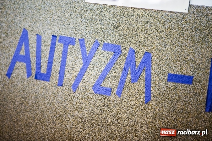 Zdjęcie w galerii na portalu naszraciborz.pl: SP 1. Obchody Dnia Świadomości Autyzmu wiadomości z regionu