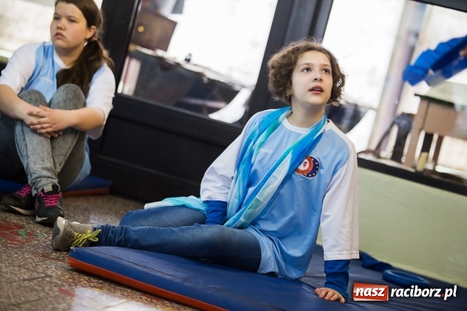 Zdjęcie w galerii na portalu naszraciborz.pl: SP 1. Obchody Dnia Świadomości Autyzmu wiadomości z regionu