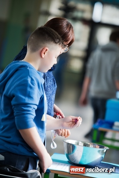 Zdjęcie w galerii na portalu naszraciborz.pl: SP 1. Obchody Dnia Świadomości Autyzmu wiadomości z regionu