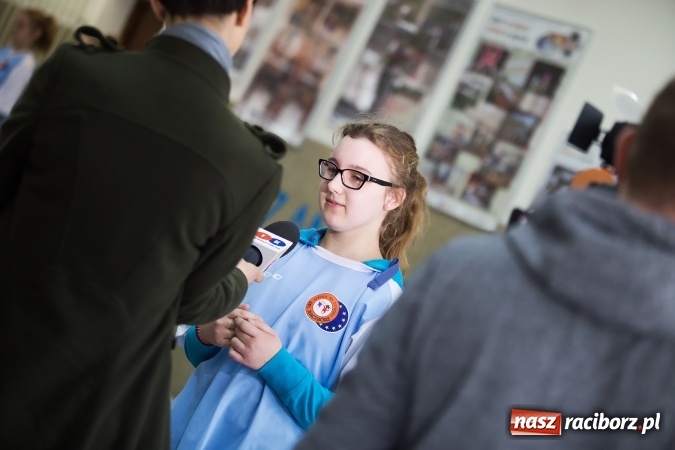 Zdjęcie w galerii na portalu naszraciborz.pl: SP 1. Obchody Dnia Świadomości Autyzmu wiadomości z regionu