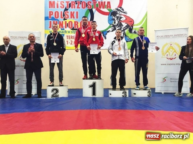 Zdjęcie w galerii na portalu naszraciborz.pl: Pierwsze starty zapaśników Dębu w tegorocznych turniejach w zapasach napawają optymizmem  wiadomości z regionu