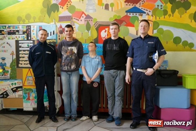 Zdjęcie w galerii na portalu naszraciborz.pl: Jestem bezpieczny na drodze - ZSS i policjanci zorganizowali konkurs plastyczny dla uczniów  wiadomości z regionu