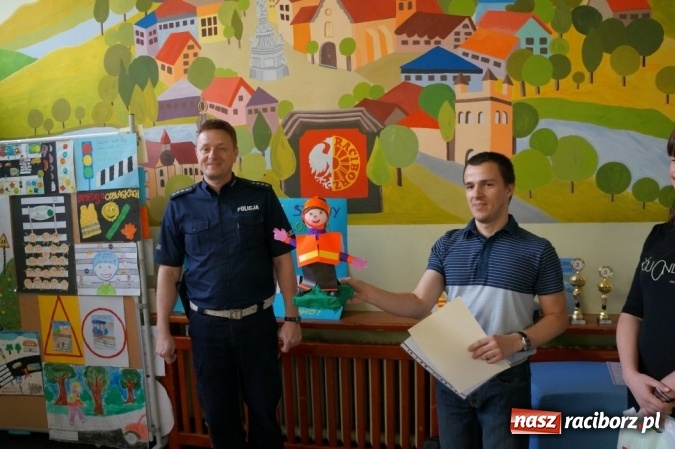 Zdjęcie w galerii na portalu naszraciborz.pl: Jestem bezpieczny na drodze - ZSS i policjanci zorganizowali konkurs plastyczny dla uczniów  wiadomości z regionu