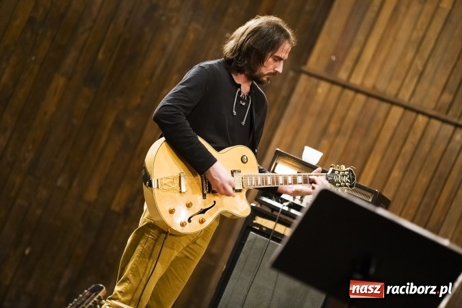 Zdjęcie w galerii na portalu naszraciborz.pl: Koncert zespołu Liarman w szkole muzycznej wiadomości z regionu