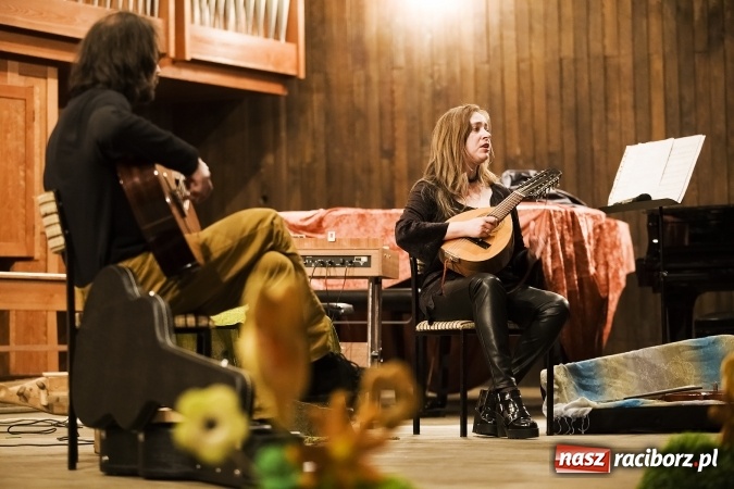 Zdjęcie w galerii na portalu naszraciborz.pl: Koncert zespołu Liarman w szkole muzycznej wiadomości z regionu