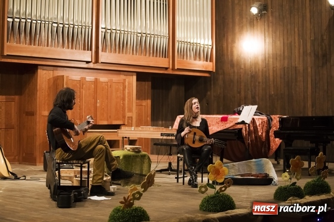 Zdjęcie w galerii na portalu naszraciborz.pl: Koncert zespołu Liarman w szkole muzycznej wiadomości z regionu