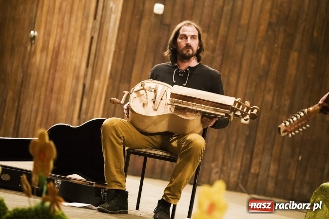 Zdjęcie w galerii na portalu naszraciborz.pl: Koncert zespołu Liarman w szkole muzycznej wiadomości z regionu