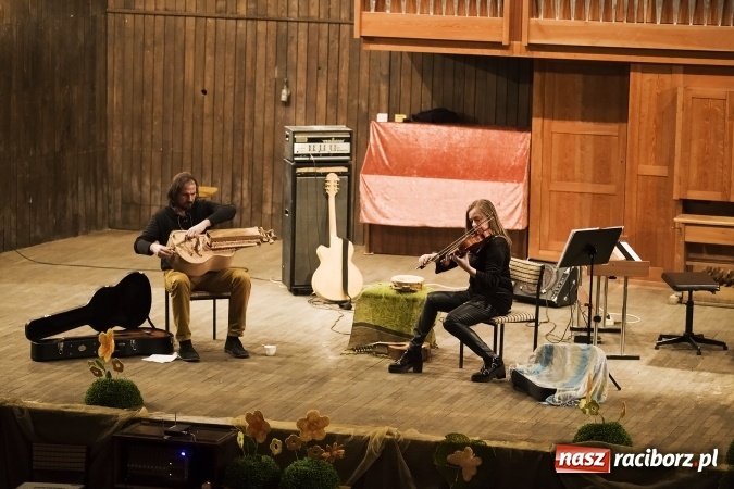 Zdjęcie w galerii na portalu naszraciborz.pl: Koncert zespołu Liarman w szkole muzycznej wiadomości z regionu