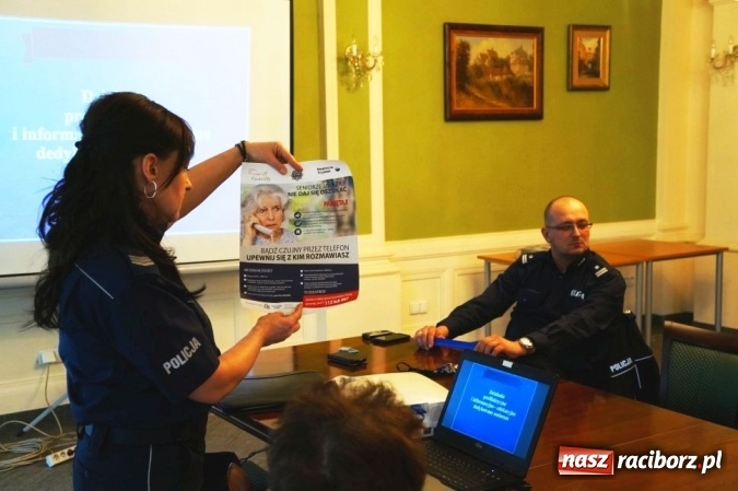 Zdjęcie w galerii na portalu naszraciborz.pl: Seniorzy ze Stowarzyszenia Aktywny Senior rozmawiali o bezpieczeństwie z policjantami wiadomości z regionu