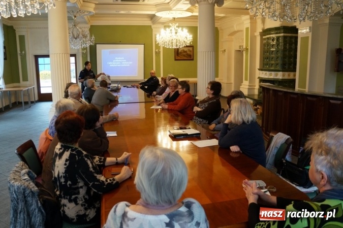 Zdjęcie w galerii na portalu naszraciborz.pl: Seniorzy ze Stowarzyszenia Aktywny Senior rozmawiali o bezpieczeństwie z policjantami wiadomości z regionu