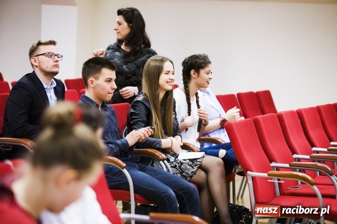 Zdjęcie w galerii na portalu naszraciborz.pl: Trwają przesłuchania do IV Ogólnopolskiego Konkursu Piosenki Hiszpańskojęzycznej wiadomości z regionu