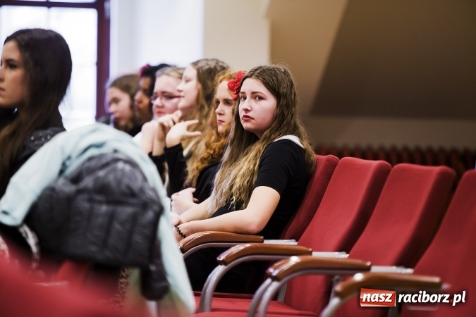 Zdjęcie w galerii na portalu naszraciborz.pl: Trwają przesłuchania do IV Ogólnopolskiego Konkursu Piosenki Hiszpańskojęzycznej wiadomości z regionu