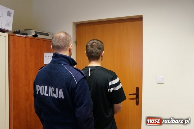 Zdjęcie w galerii na portalu naszraciborz.pl: Dwaj sprawcy napadu na kantor w Raciborzu zatrzymani! Pomogły publikacje w mediach wiadomości z regionu