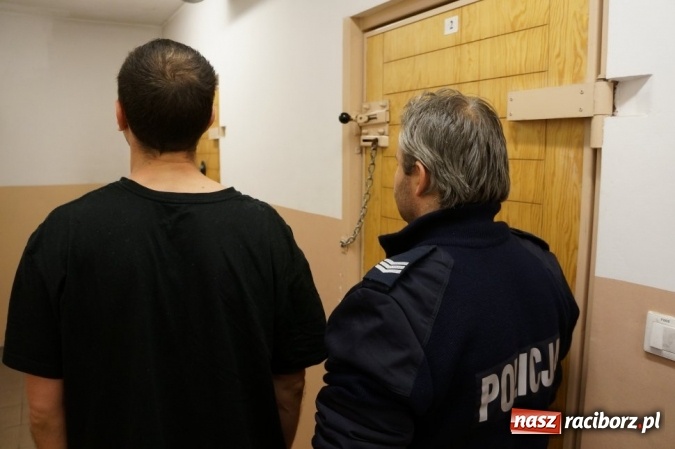 Zdjęcie w galerii na portalu naszraciborz.pl: Dwaj sprawcy napadu na kantor w Raciborzu zatrzymani! Pomogły publikacje w mediach wiadomości z regionu