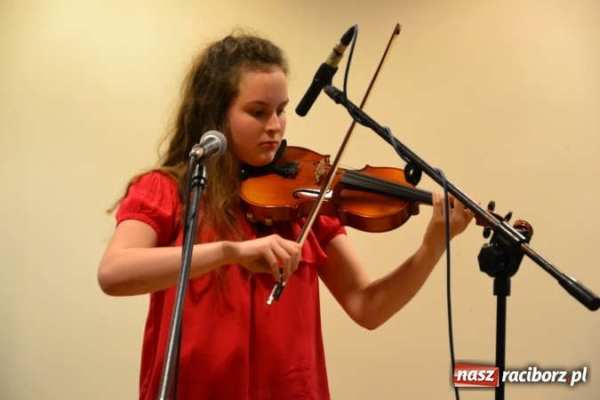 Zdjęcie w galerii na portalu naszraciborz.pl: IV Ogólnopolski Konkurs Piosenki Hiszpańskojęzycznej na Zamku Piastowskim za nami  wiadomości z regionu