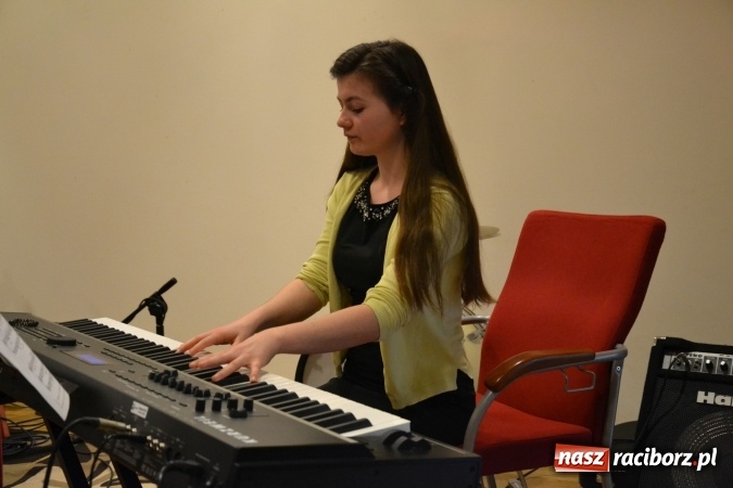 Zdjęcie w galerii na portalu naszraciborz.pl: IV Ogólnopolski Konkurs Piosenki Hiszpańskojęzycznej na Zamku Piastowskim za nami  wiadomości z regionu