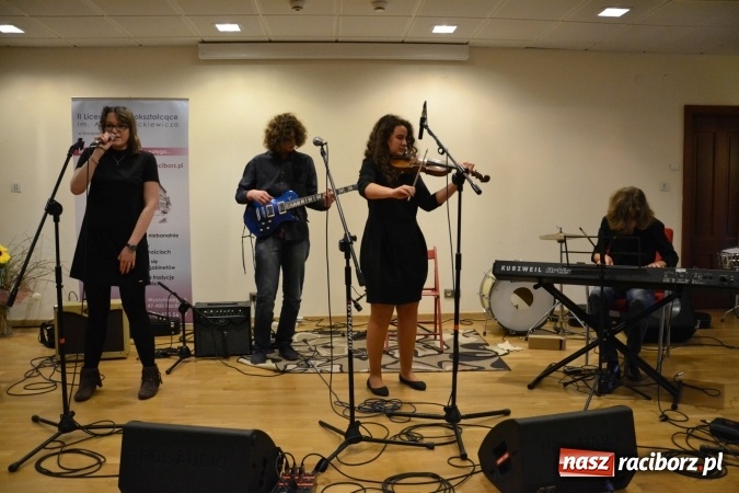 Zdjęcie w galerii na portalu naszraciborz.pl: IV Ogólnopolski Konkurs Piosenki Hiszpańskojęzycznej na Zamku Piastowskim za nami  wiadomości z regionu