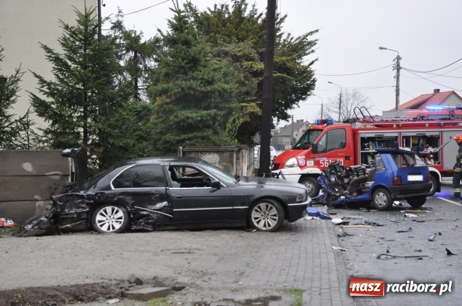Zdjęcie w galerii na portalu naszraciborz.pl: Tragiczne w skutkach zderzenie fiata uno i BMW na Starowiejskiej FOTO wiadomości z regionu